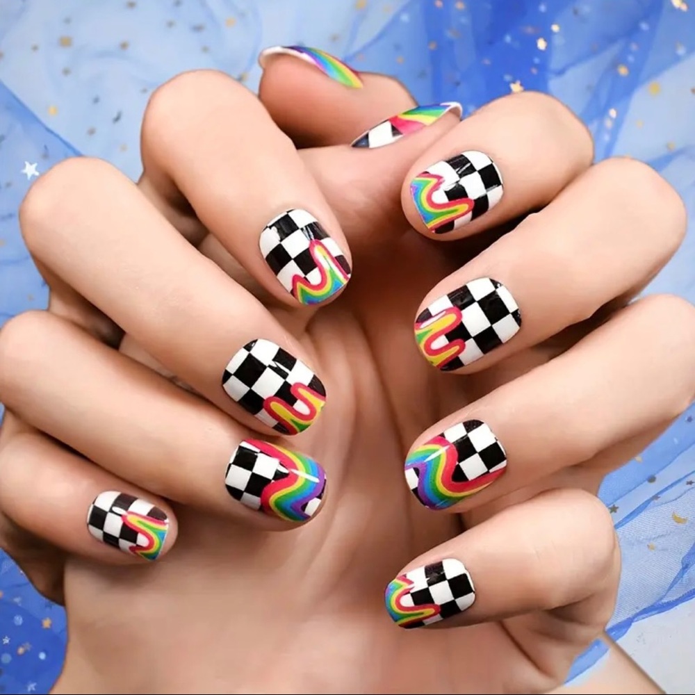 Checker Press-On Nails / Nail Art / Trending! (Nail Glue Included!)